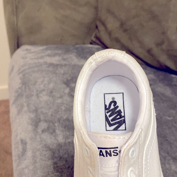 NWOB Old skool white vans kids size 3. - Picture 2 of 4